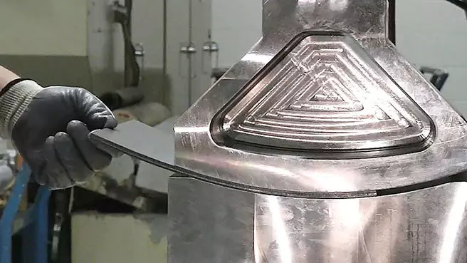 Large radius press brake tool